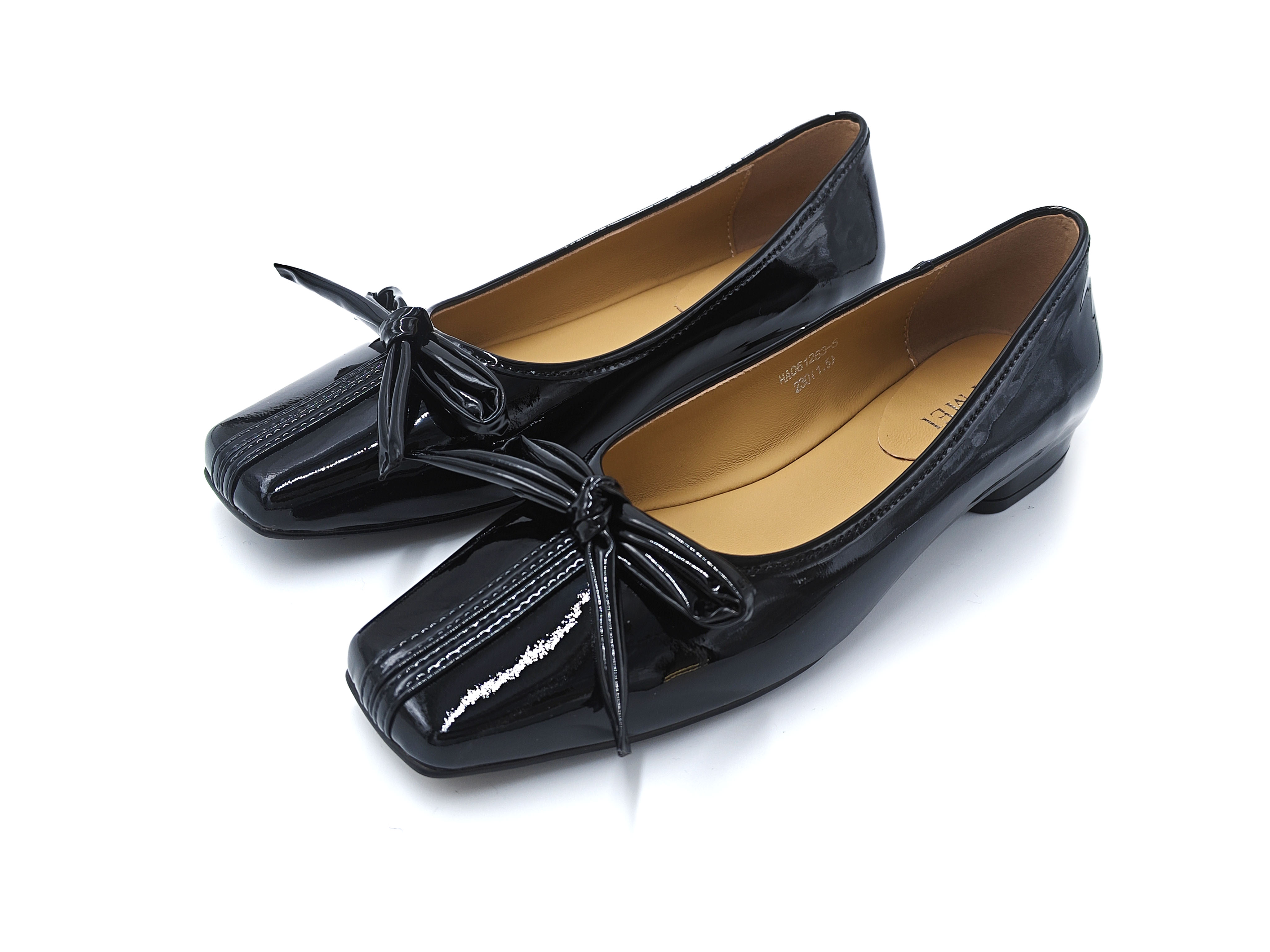 牛漆皮方頭立體蝴蝶結平底鞋