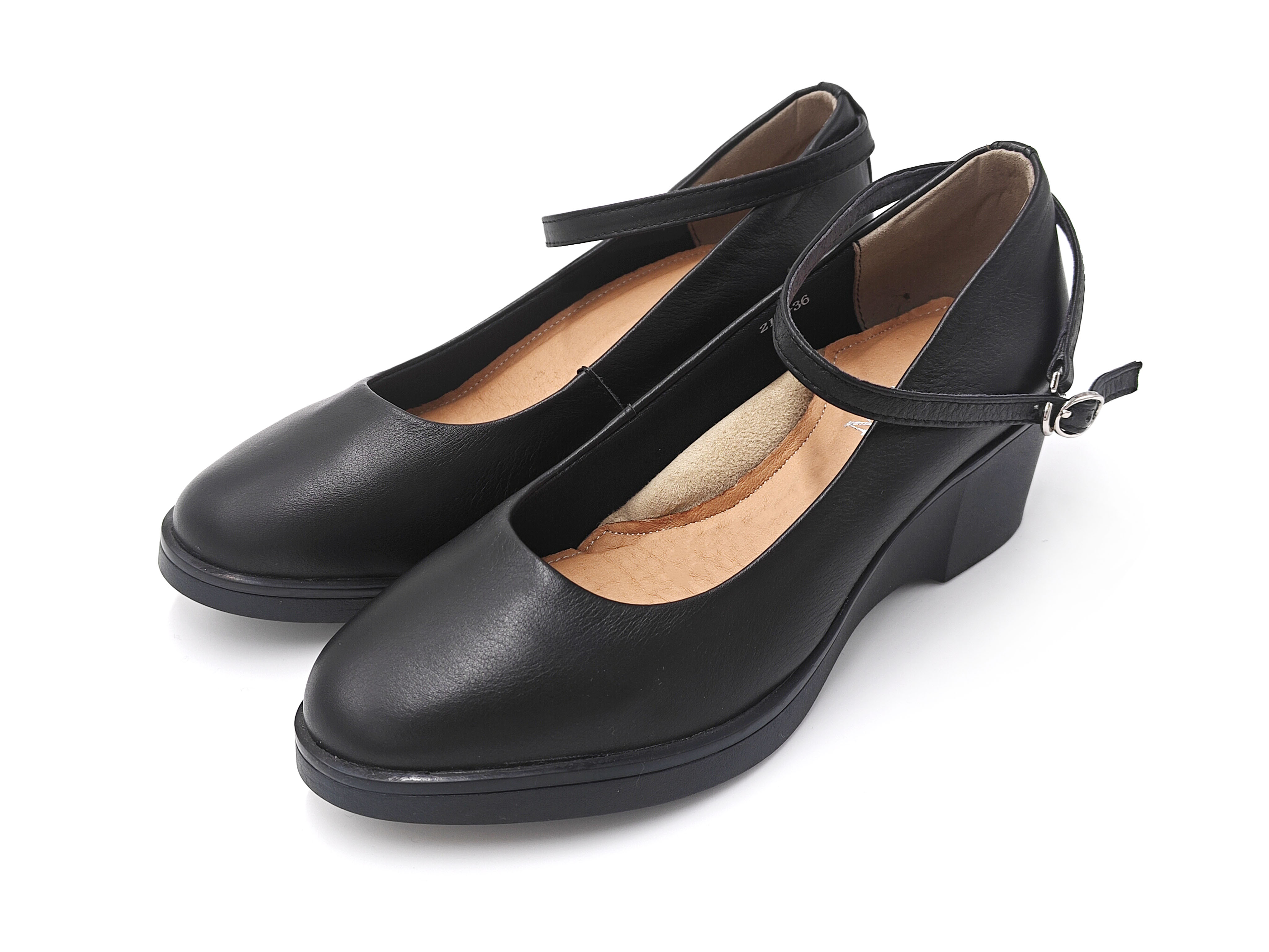 黑色真皮圓頭頭坡跟後帶高跟鞋