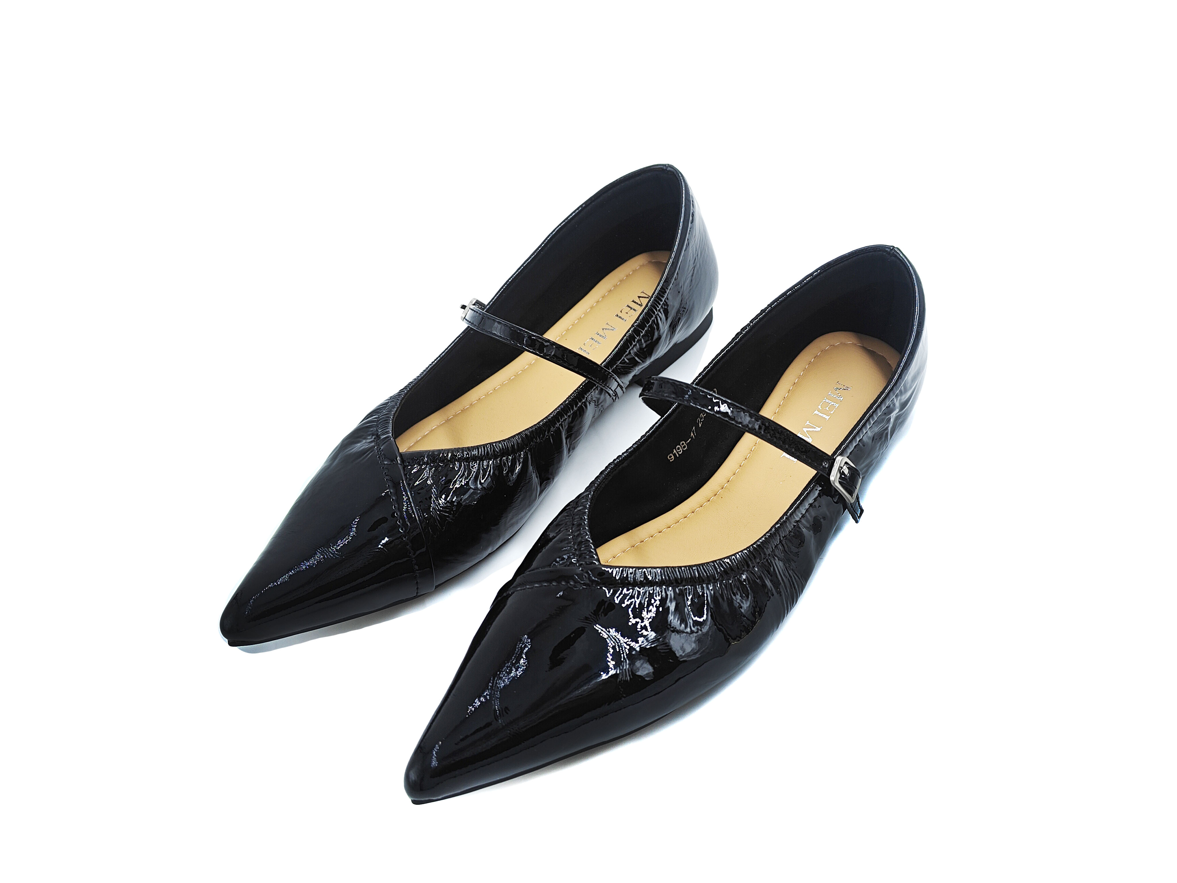 尖頭牛漆皮軟底橫帶平底鞋