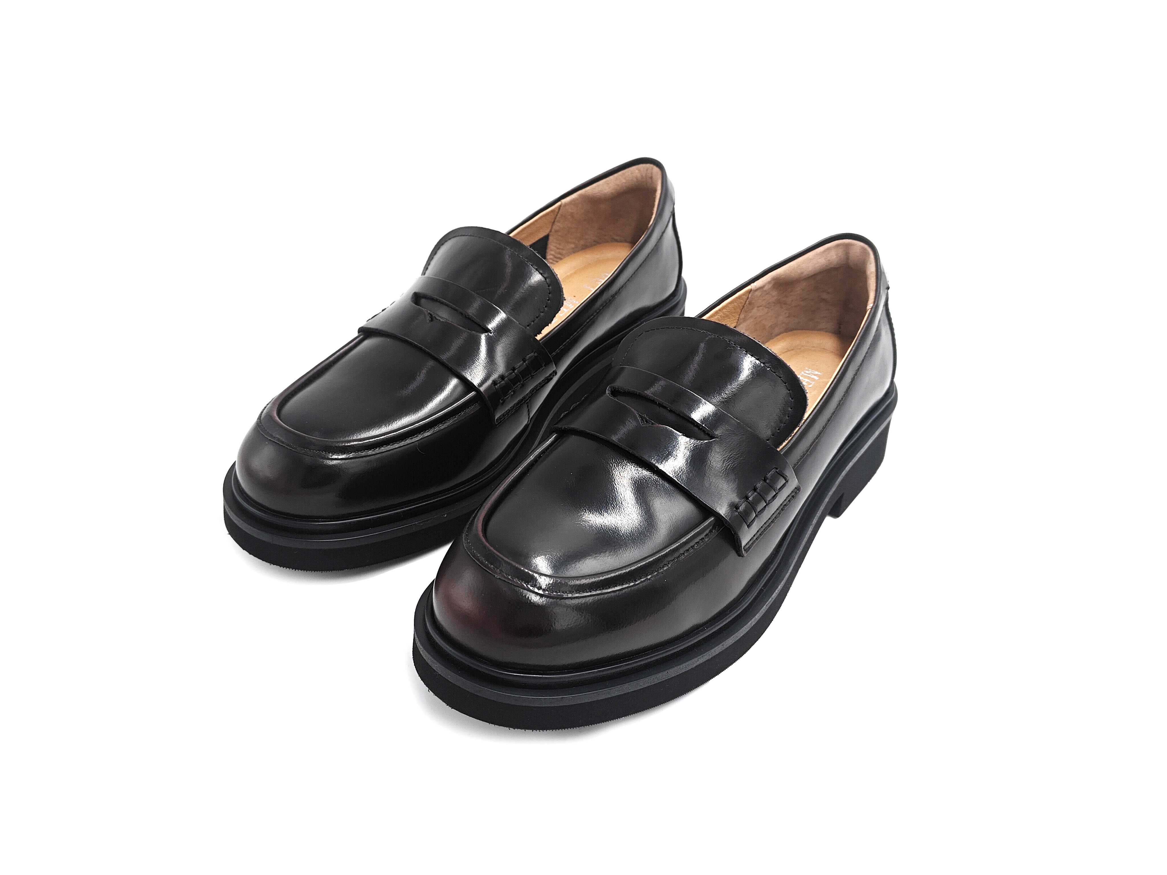 黑色開邊珠牛皮圓頭輕底樂福女鞋