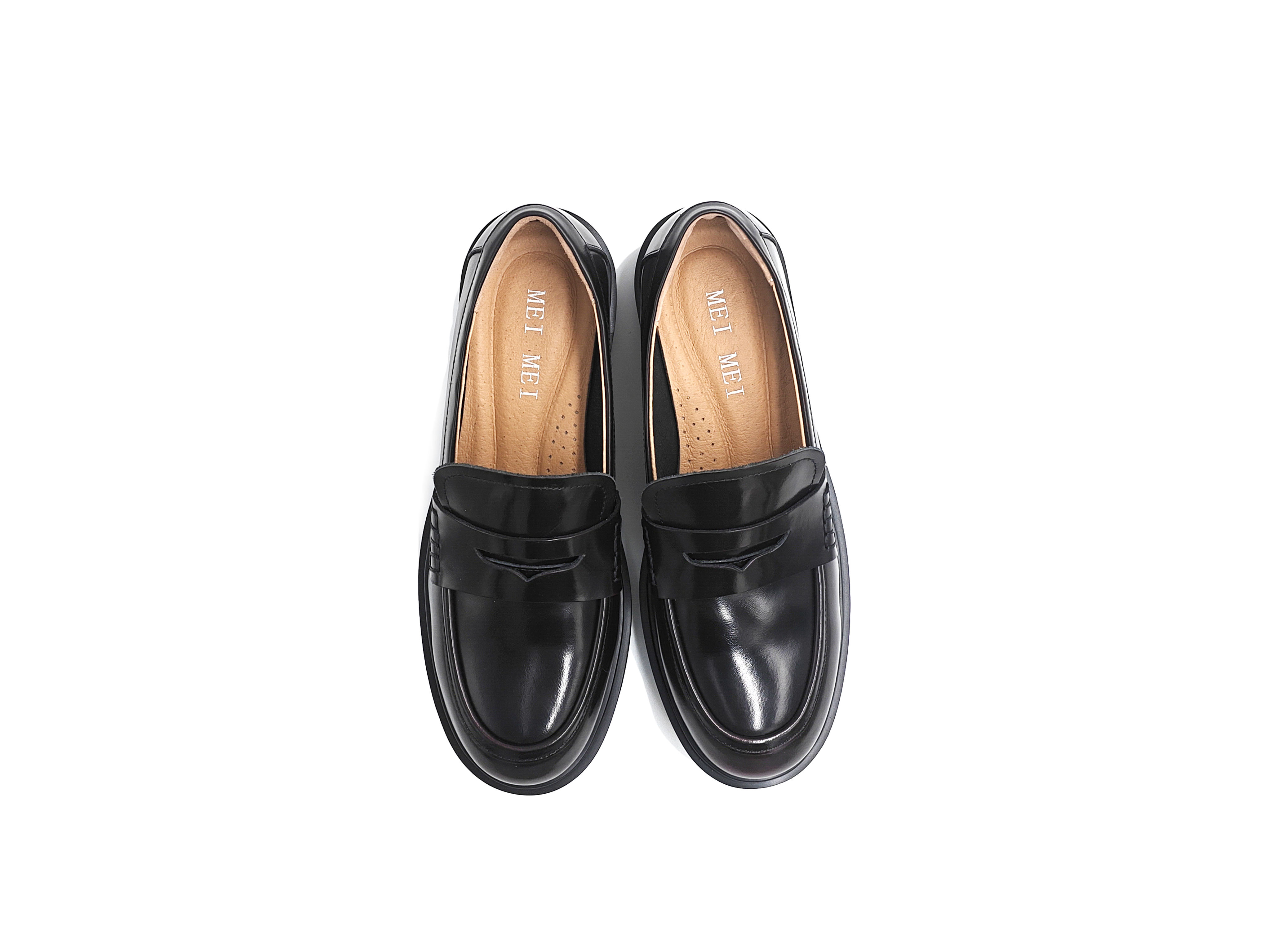 黑色開邊珠牛皮圓頭輕底樂福女鞋