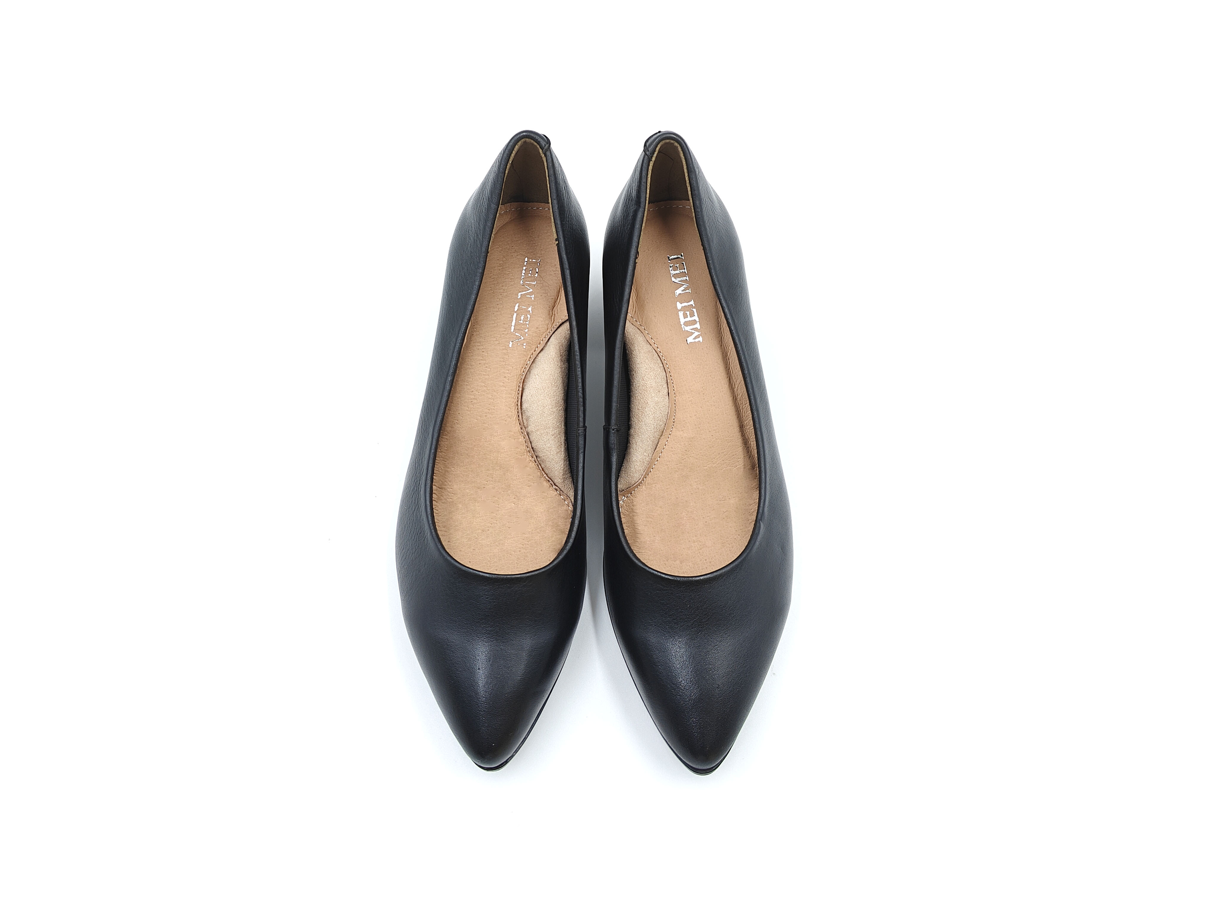 黑色真皮尖頭素面粗跟單鞋