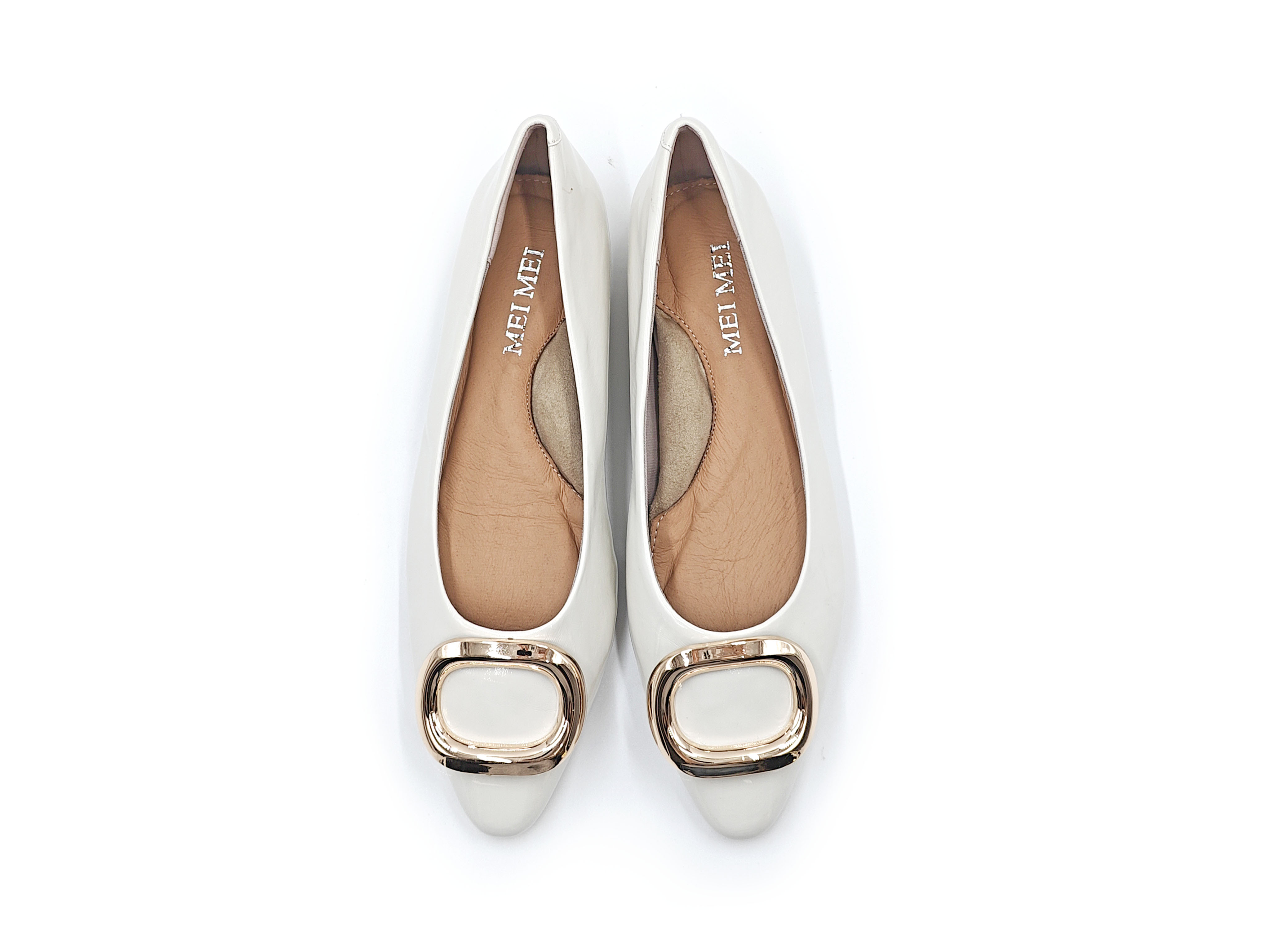 橢圓金扣尖頭軟漆皮平底