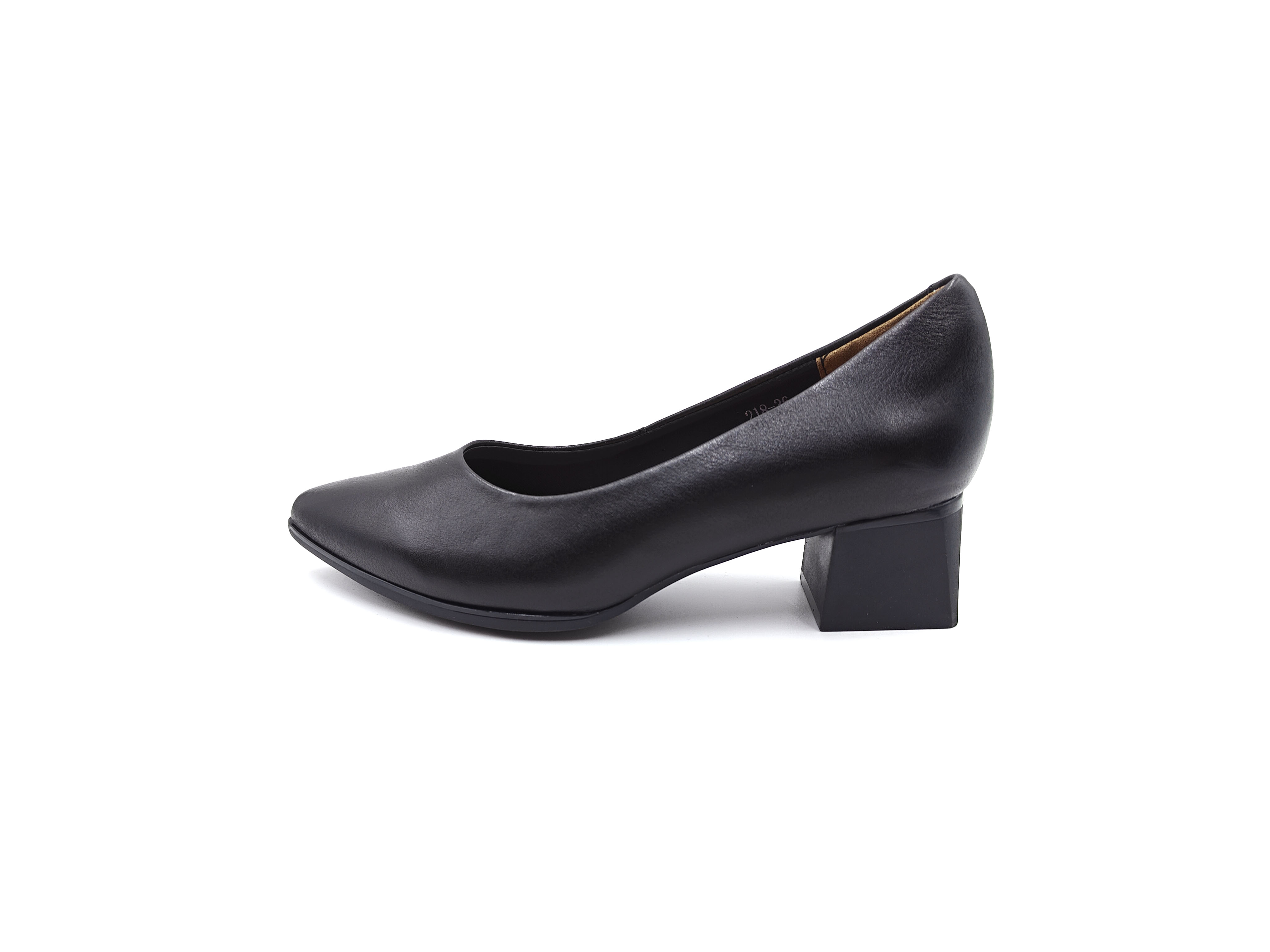 黑色真皮尖頭素面粗跟單鞋