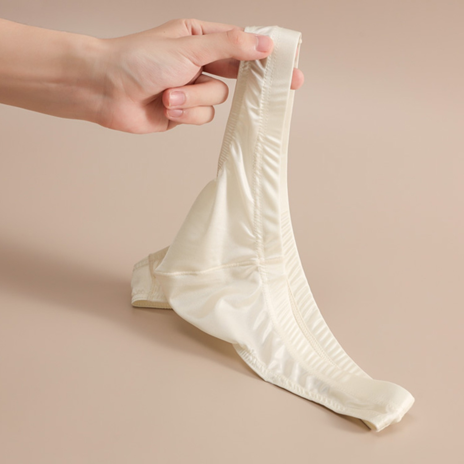 【冰緞奢柔秘境】透氣裸感輕薄純色個性U凸男士丁字内褲