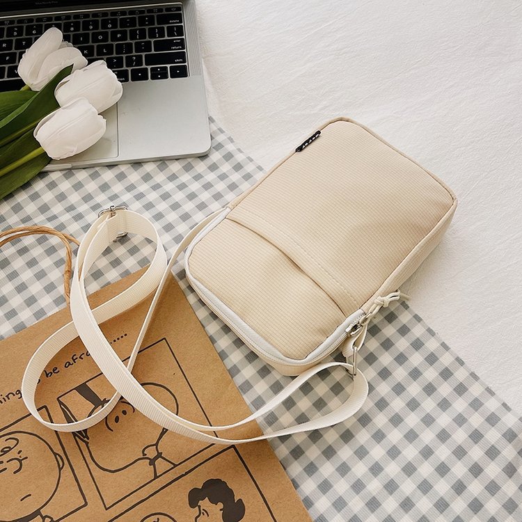 กระเป๋าสะพายข้างกันขโมยแบบมีหลายช่อง