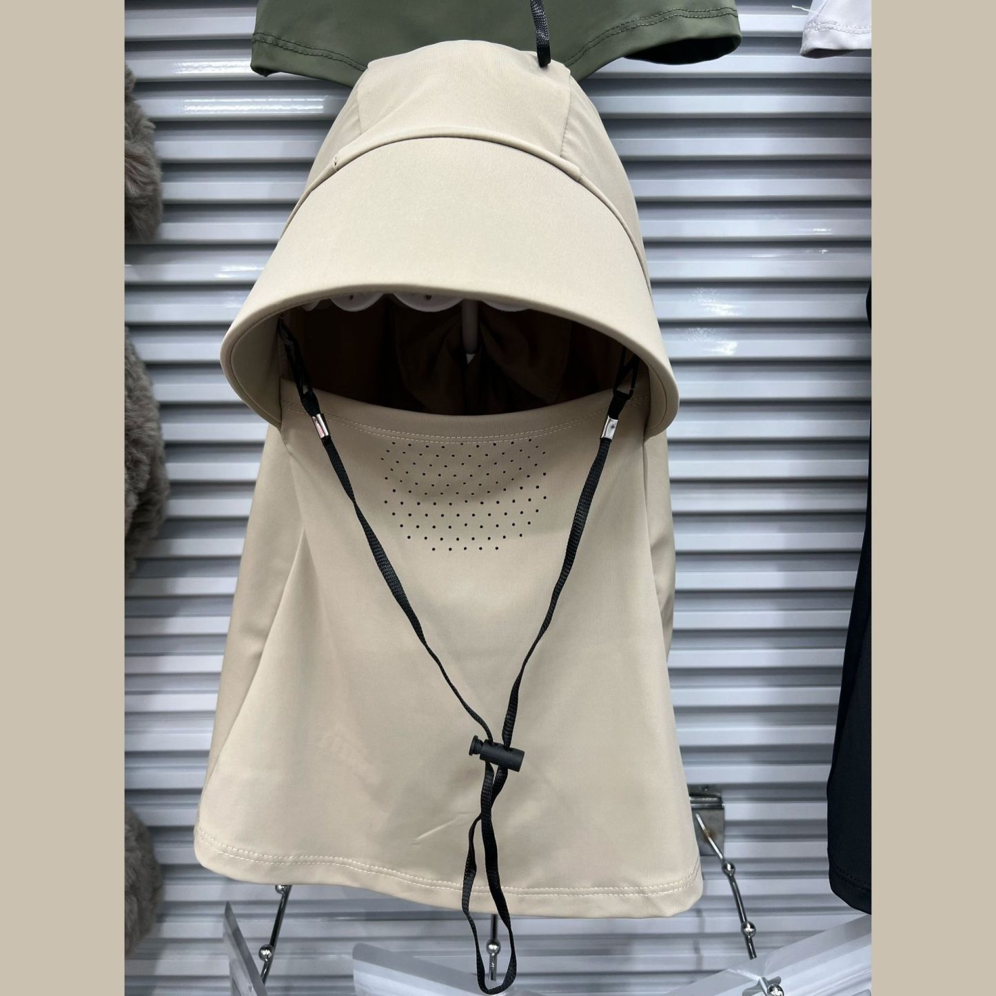 หมวกกันแดดปีกกว้าง ดีไซน์ชิ้นเดียว