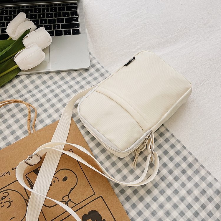 กระเป๋าสะพายข้างกันขโมยแบบมีหลายช่อง