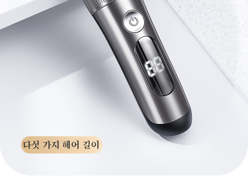 전기 푸쉬업 이발기 충전 케이블 연결 모습