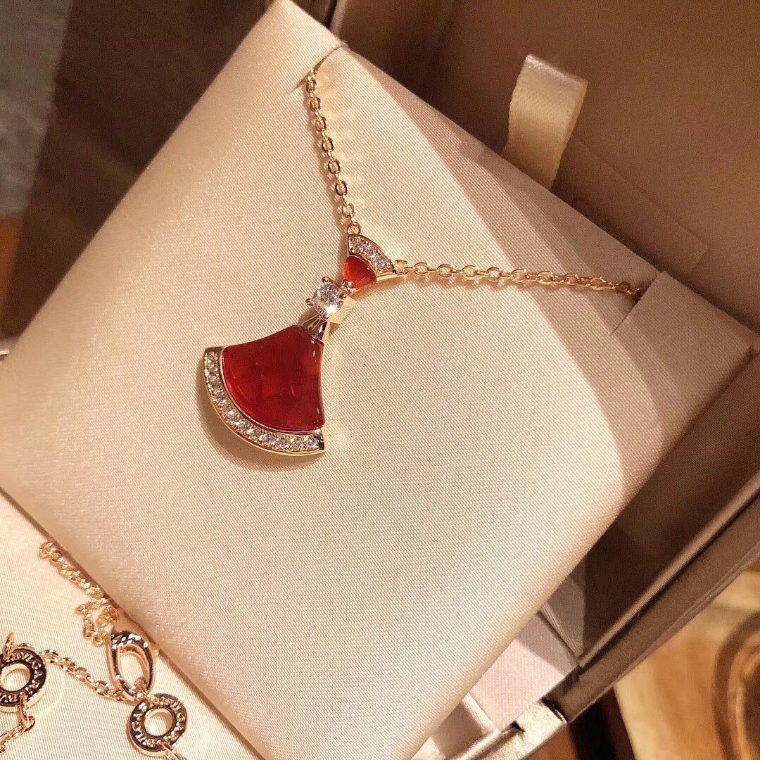BVLGARI ネックレスケース ジュエリーケアキット ショッパー ブルガリ ギフト包装サービス | Bvlgari Official Store