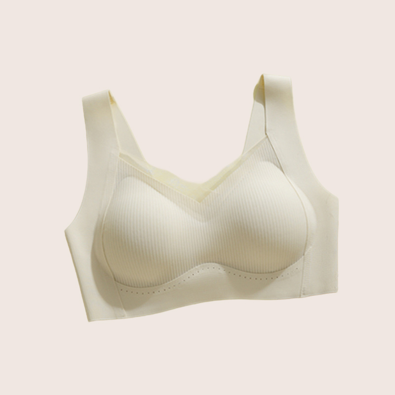 小さな胸が大きく見えるコイルレス下着