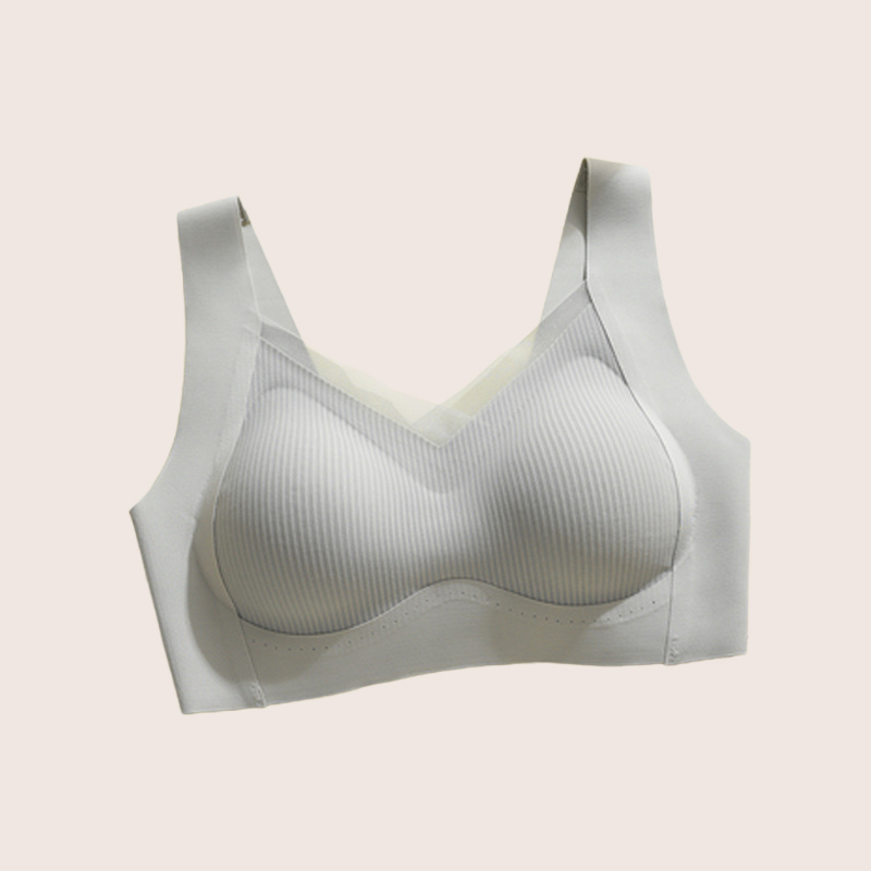 小さな胸が大きく見えるコイルレス下着