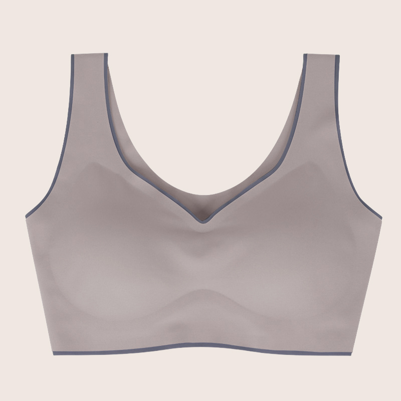 胸が大きく小さく見えるキュッとした下着