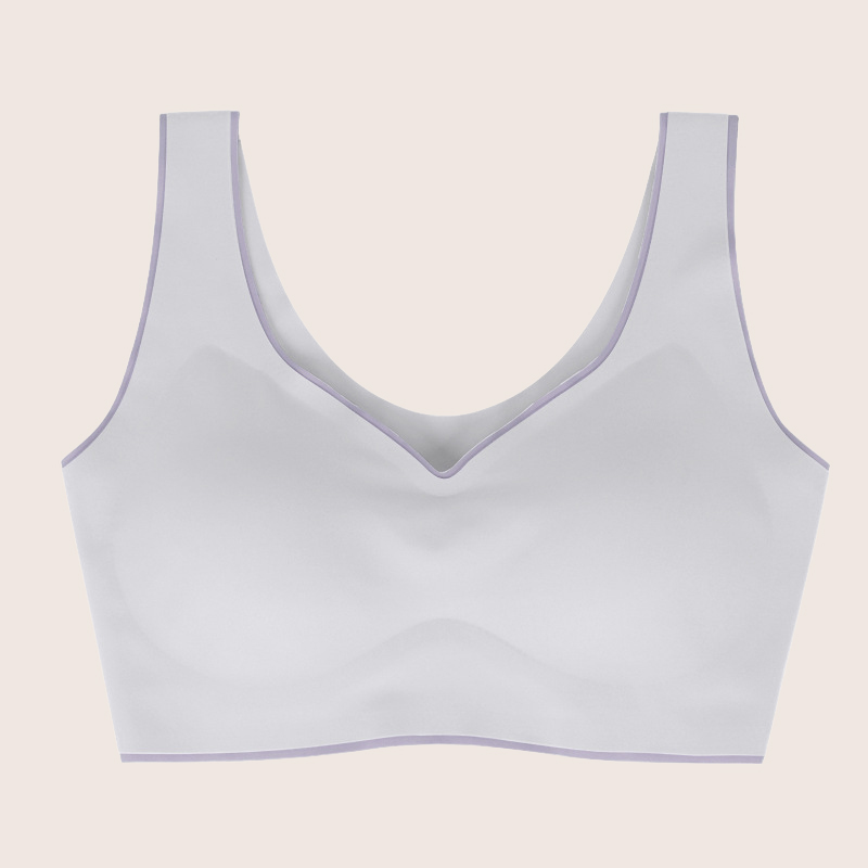 胸が大きく小さく見えるキュッとした下着