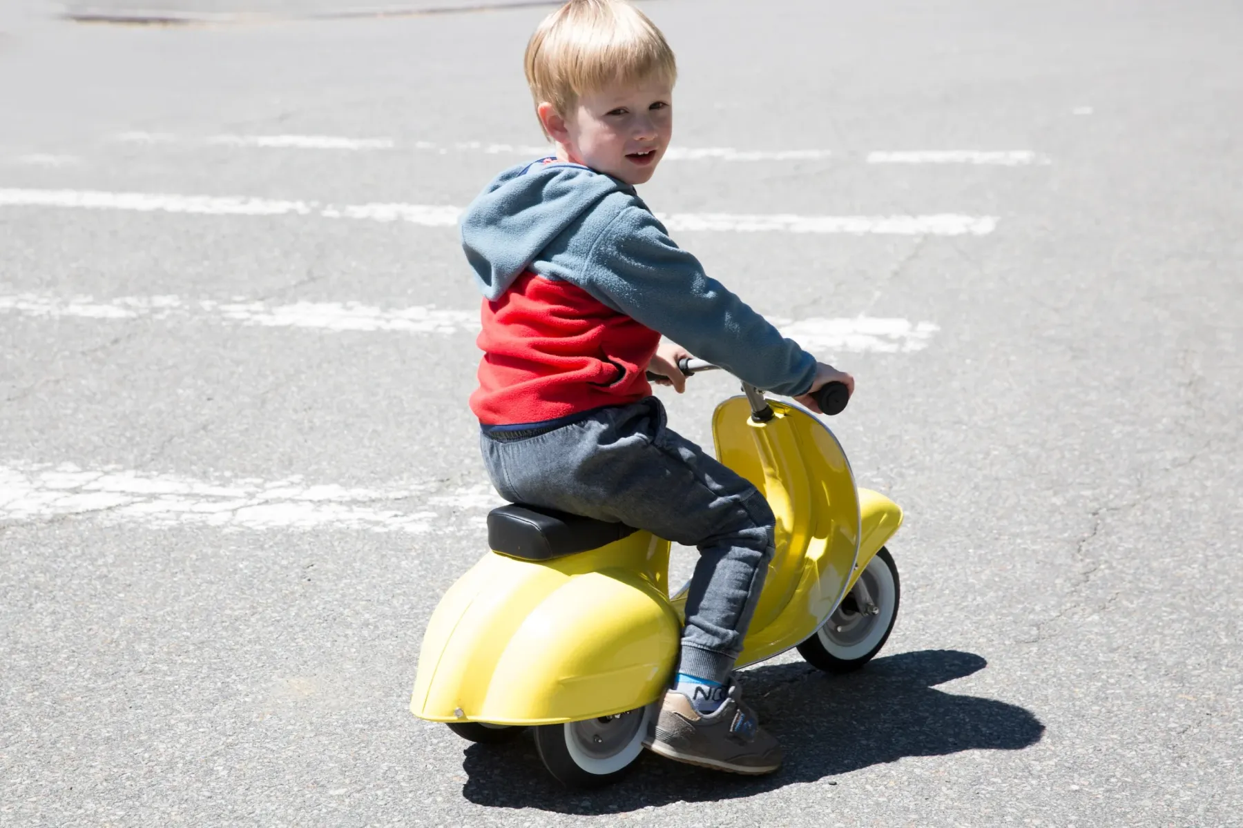 Ambosstoys PRIMO 經典復古造型滑步車 - 檸檬黃 (YELLOW)-Ambosstoys-Eurekakids