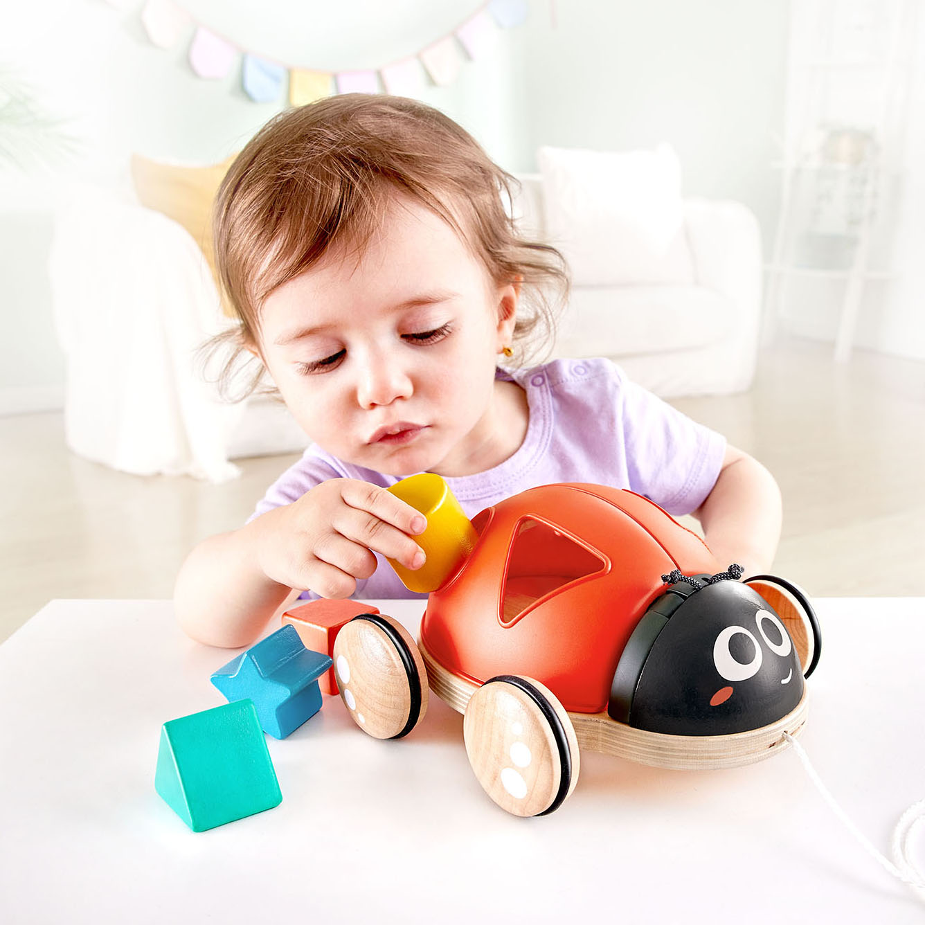 12個月以上幼兒使用的安全木製拖拉玩具，促進大肌肉發展