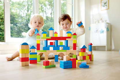 孩子透過積木建構活動，發展空間認知與創意思維能力