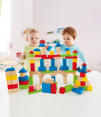 孩子透過積木建構活動，發展空間認知與創意思維能力