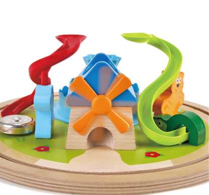 桌面益智玩具展示圓頂迷宮結構與顏色細節