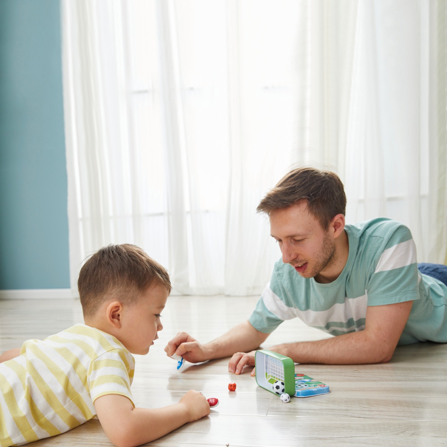 親子互動手指足球對戰培養手眼協調能力