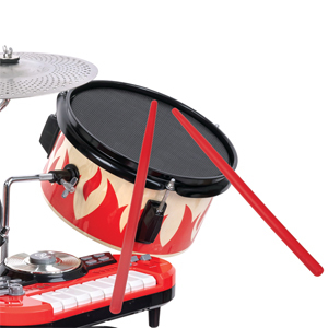 親子共同操作音樂玩具進行互動遊戲增進手眼協調