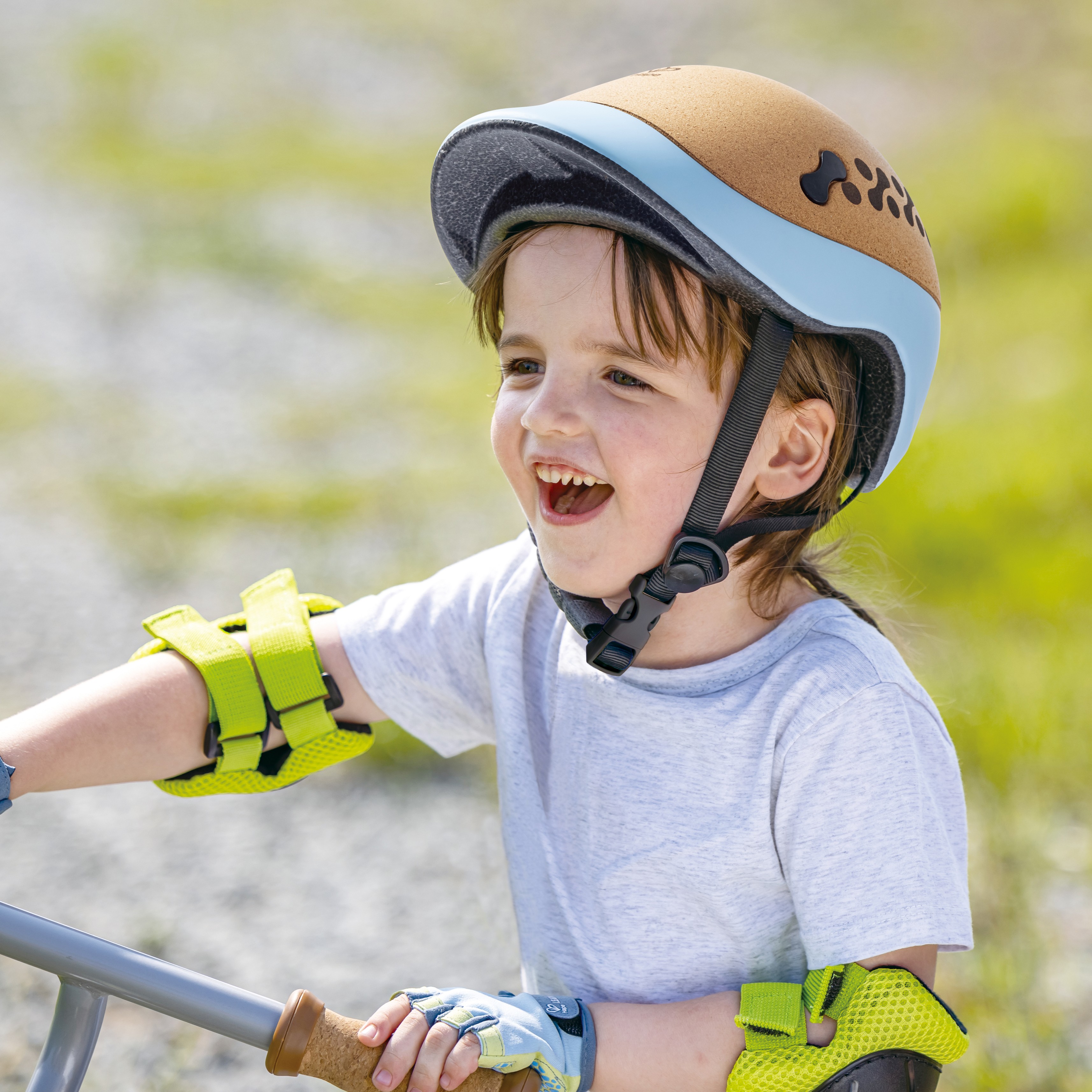三歲以上小朋友玩具防護裝備輕量防震保護頭部