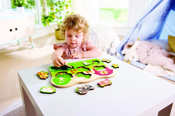 Hape Farmyard Peg Puzzle (2 歲到4歲)