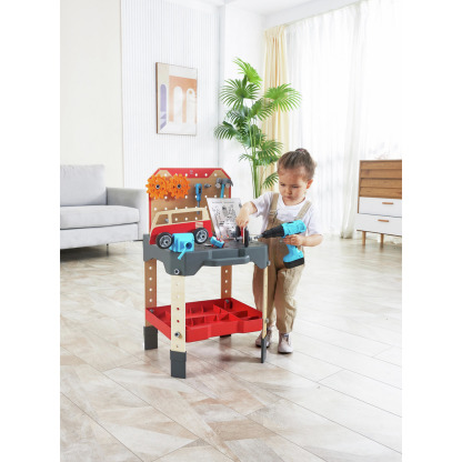 兒童使用真實工具組裝木製摩托車玩具進行精細動作訓練