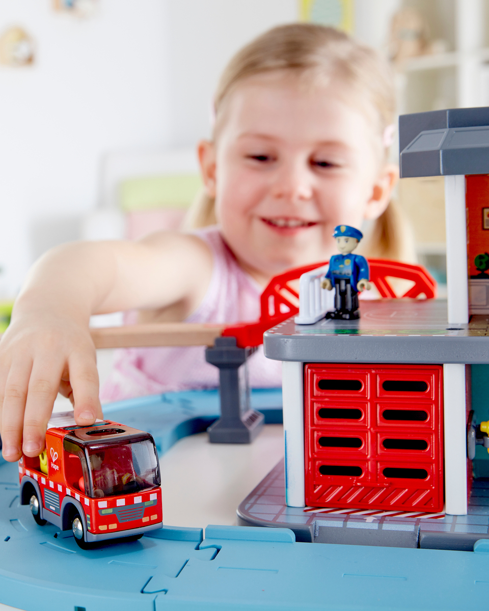 Hape 警笛消防車 (3-8 歲)