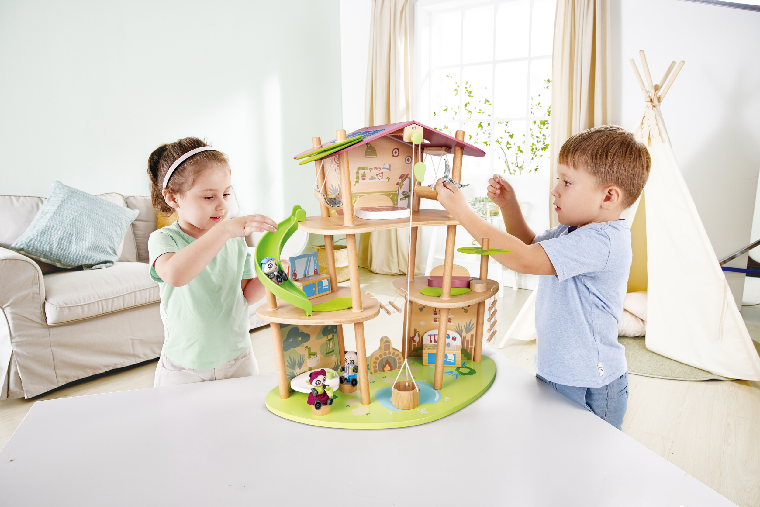 Hape Green planet explorers playing