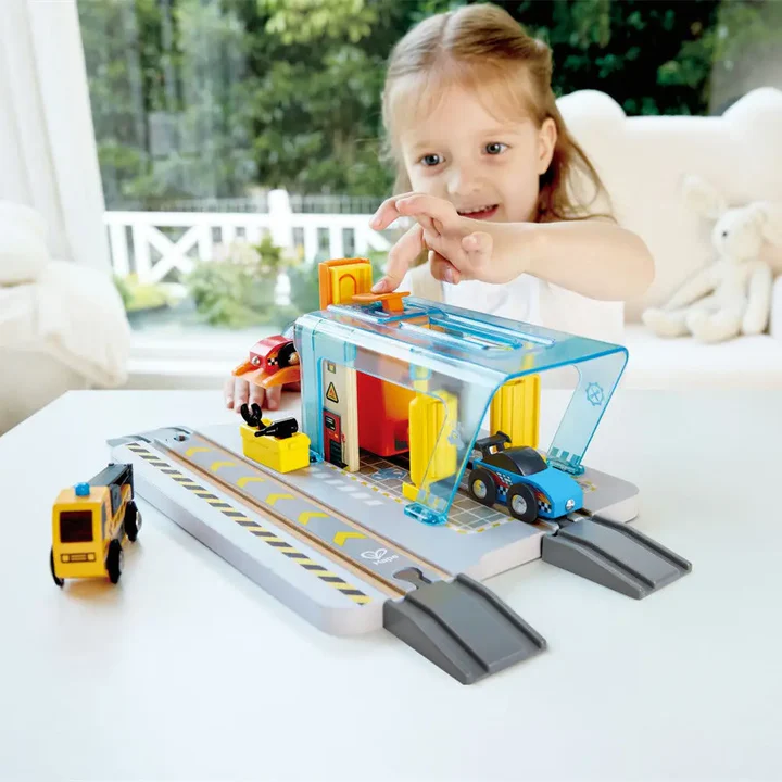 Hape Repair & Wash Station 火車軌道車輛洗修站 (3-8歲) \\NEW//