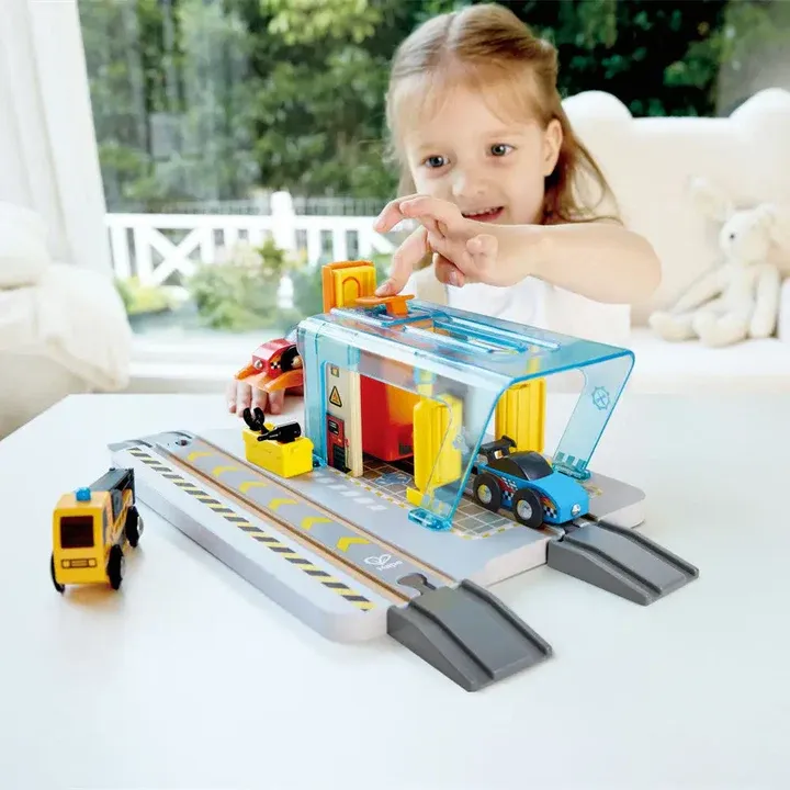 Hape Repair & Wash Station 火車軌道車輛洗修站 (3-8歲) \\NEW//