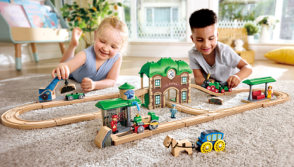 Hape Wooden Retro Train & Station Set (3到8歲)