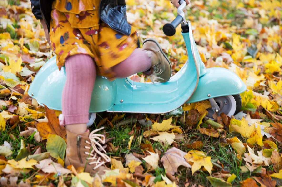 Ambosstoys PRIMO 經典 兒童平衡車 (薄荷綠 (MINT) | 送給孩子、孫子或愛人的完美禮物 | 每位經典汽車愛好者的收藏品