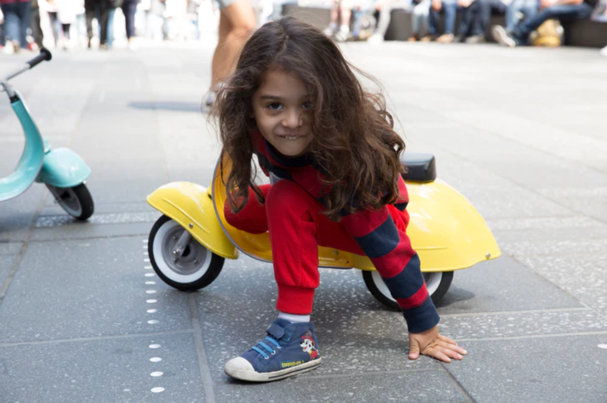 Ambosstoys PRIMO 經典 兒童平衡車 (檸檬黃 YELLOW) | 送給孩子、孫子或愛人的完美禮物 | 每位經典汽車愛好者的收藏品