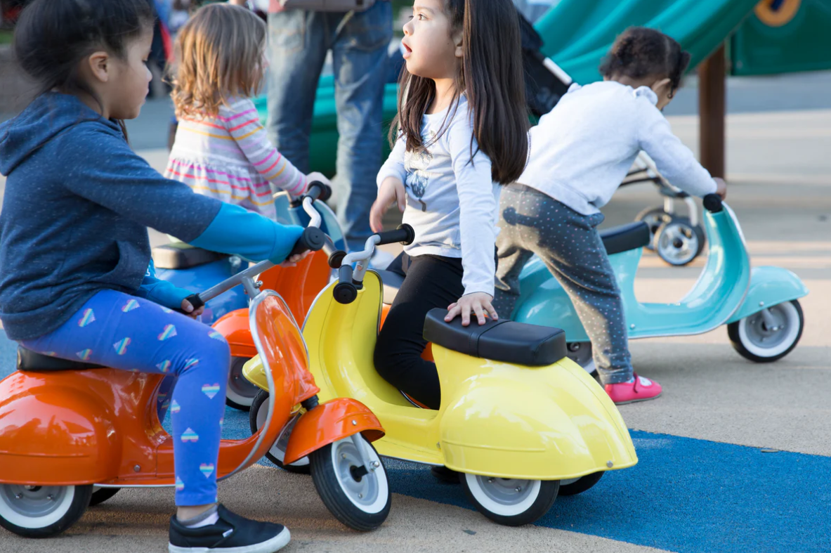 Ambosstoys PRIMO 經典 兒童平衡車 (檸檬黃 YELLOW) | 送給孩子、孫子或愛人的完美禮物 | 每位經典汽車愛好者的收藏品