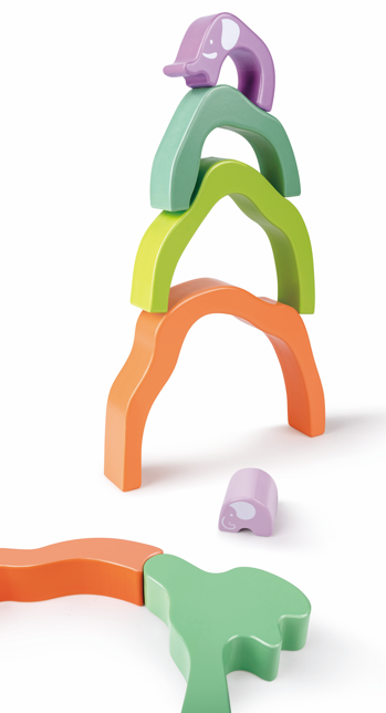 色彩繽紛的不規則形狀木製積木，適合幼兒創意堆疊與建構遊戲