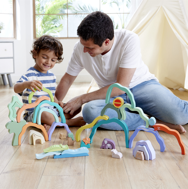 多件式木質積木收納展示，適合家居與教室環境使用