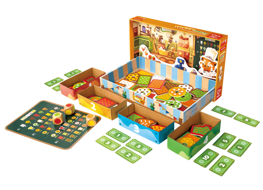  色彩繽紛的兒童桌遊配件包含糕點模型和骰子適合學前教育