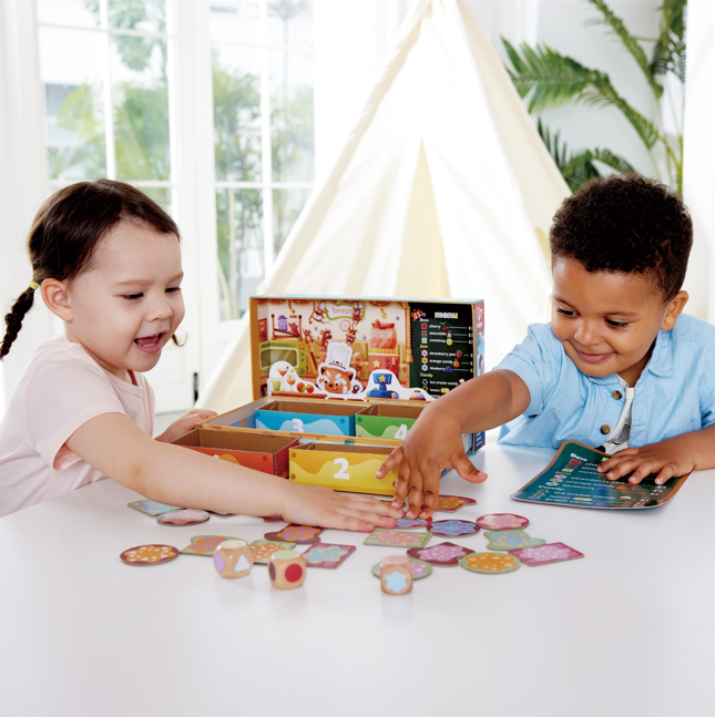 親子共玩桌遊培養兒童邏輯思維與溝通能力的教育場景