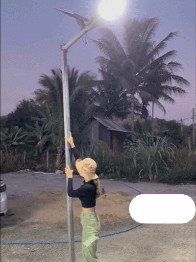 【ใช้ไฟฟ้า 0 หน่วยทั้งปี】ไฟถนนพลังงานแสงอาทิตย์กันน้ำสว่างมาก