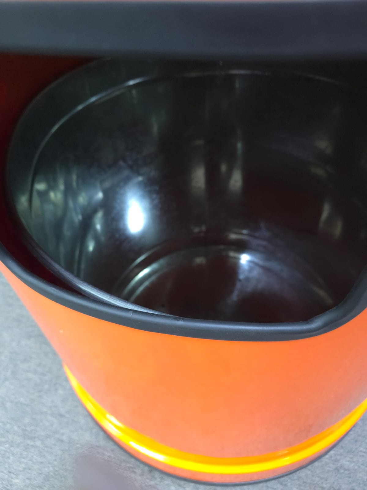 FG100 130L 玻璃纖維垃圾桶