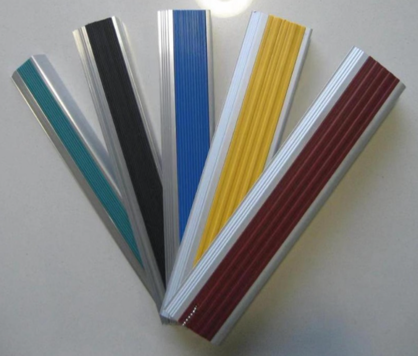 AE-SS 樓梯級安全防滑條