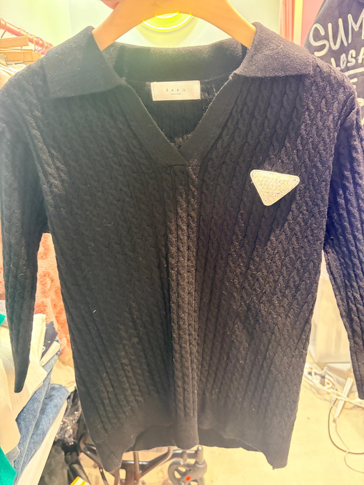 4649J BLACK COLLAR KNIT TOP