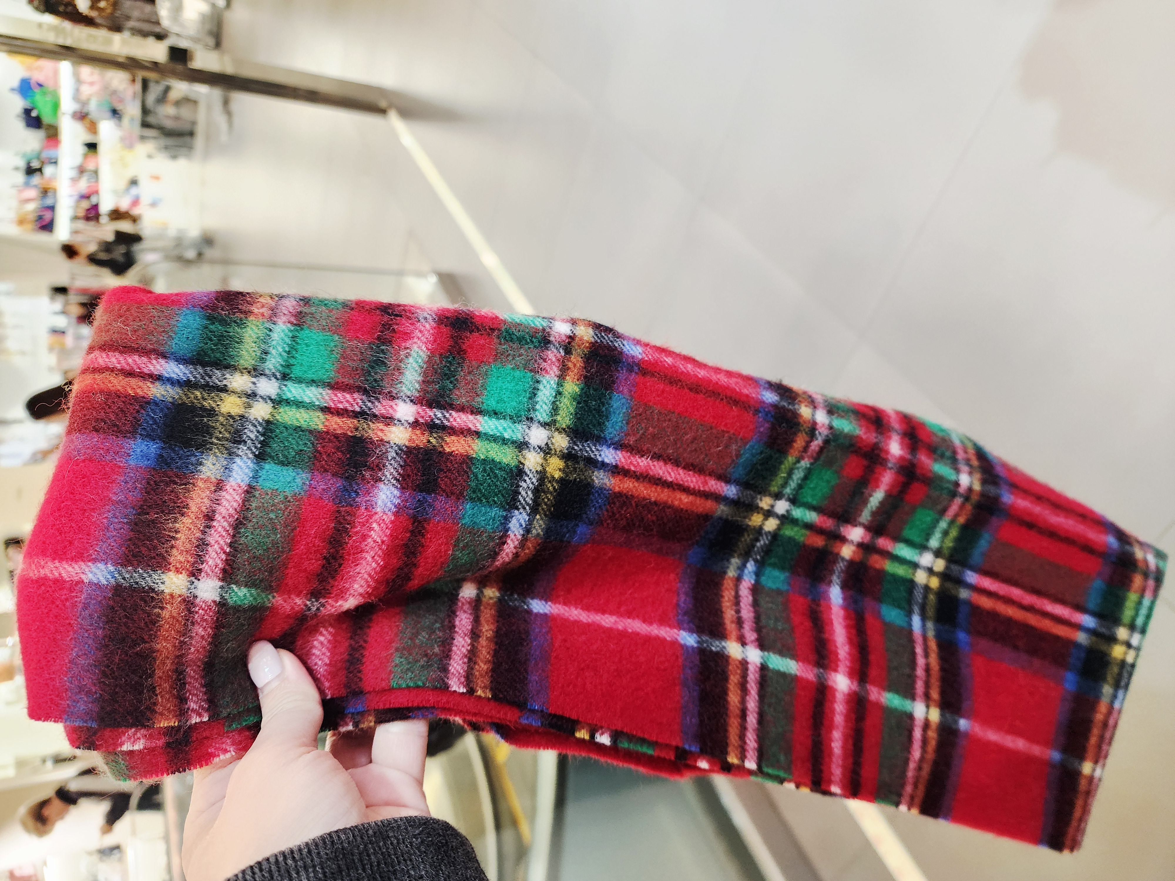 2514L RED CHECKS SHAWL