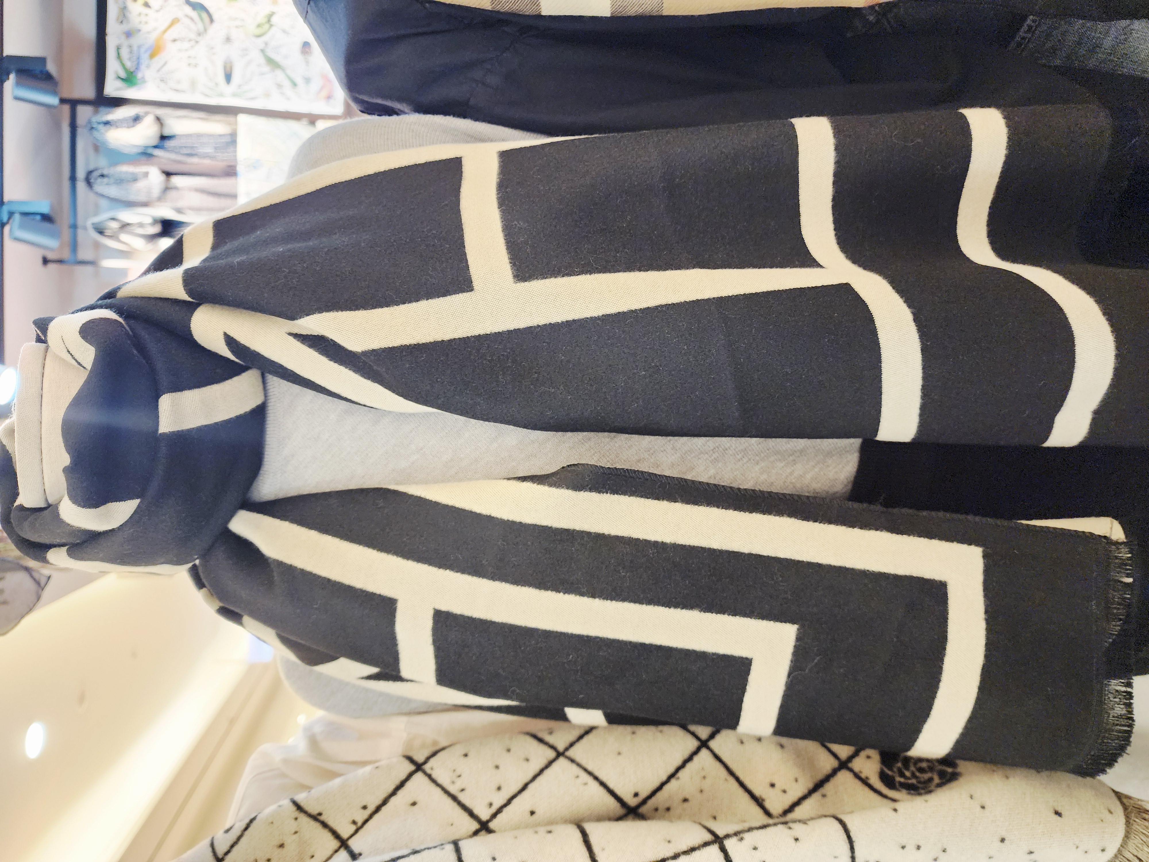 2504L BLACK WHITE LINES SHAWL