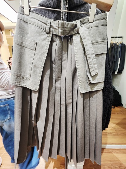8473K BLACK CASUAL, DENIM SKIRT, RELAXED FIT, with PLEATED DESIGN and BELT DETAIL.