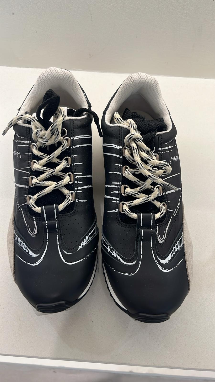 4350S BLACK STREETWEAR, STRIPED SNEAKERS with GRAPHIC PRINT and LACE-UP FRONT
