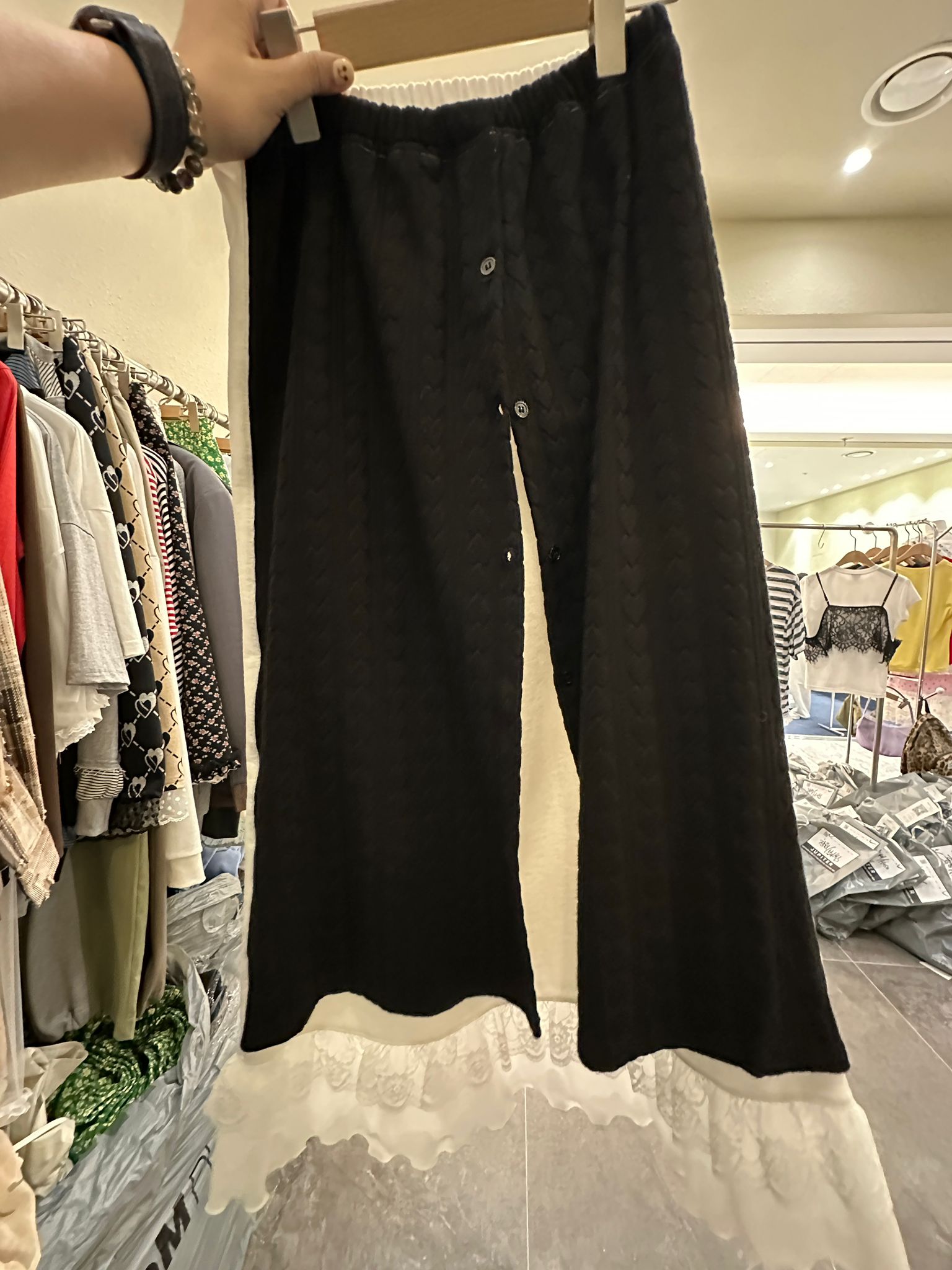 6933S BLACK VINTAGE, LACE SKIRT, RELAXED FIT, with LACE HEM