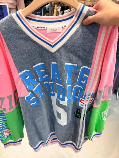 4546A MULTICOLOR STREETWEAR, DENIM SWEATER, RELAXED FIT, WITH GRAPHIC PRINT